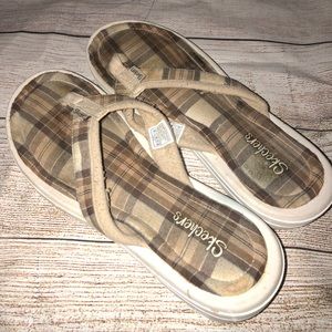 Women’s plaid Sketchers sandals size 10